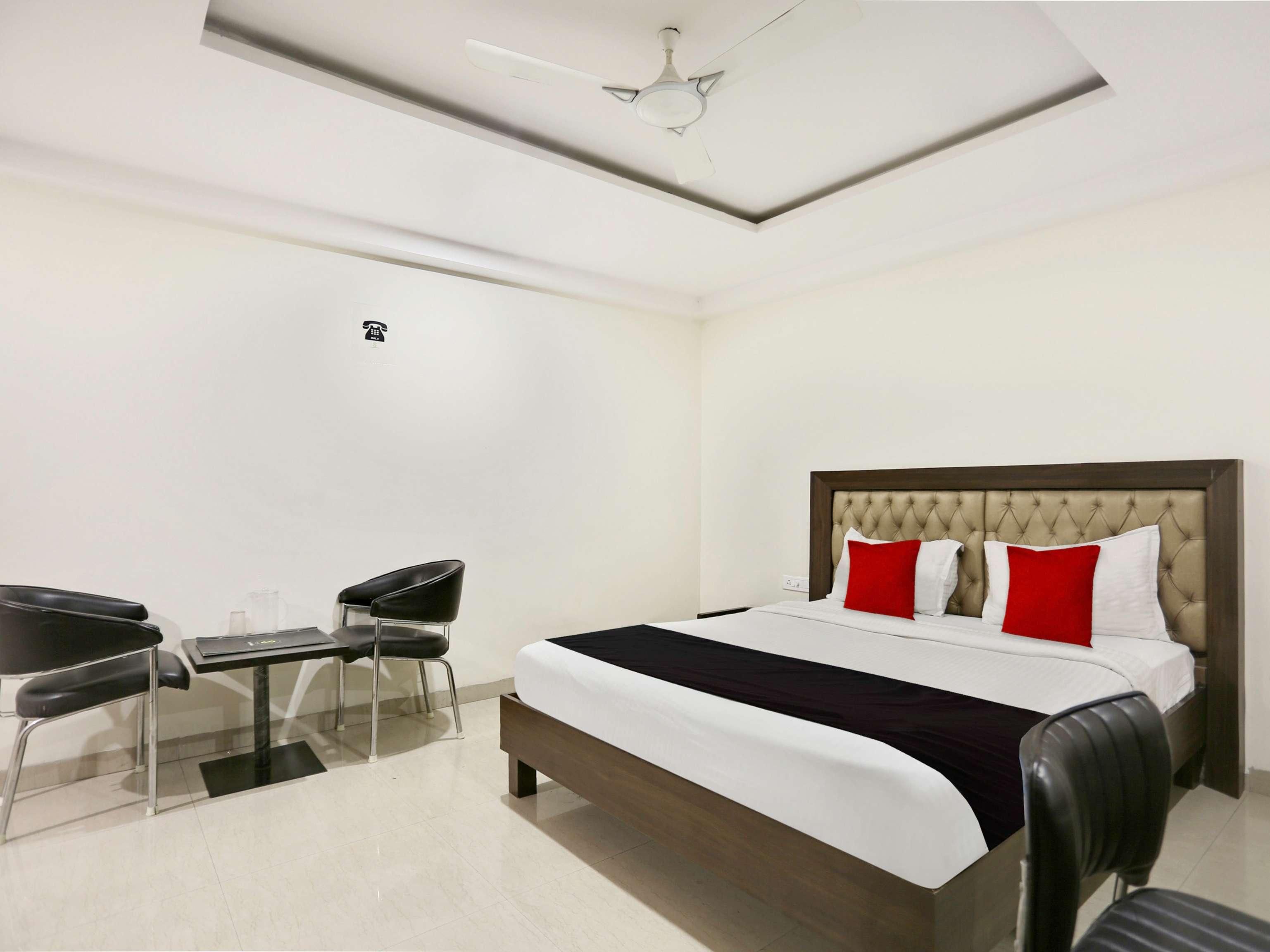 Townhouse Halcyon Deccan Inn Near Shilparamam Kondapur  Exterior photo