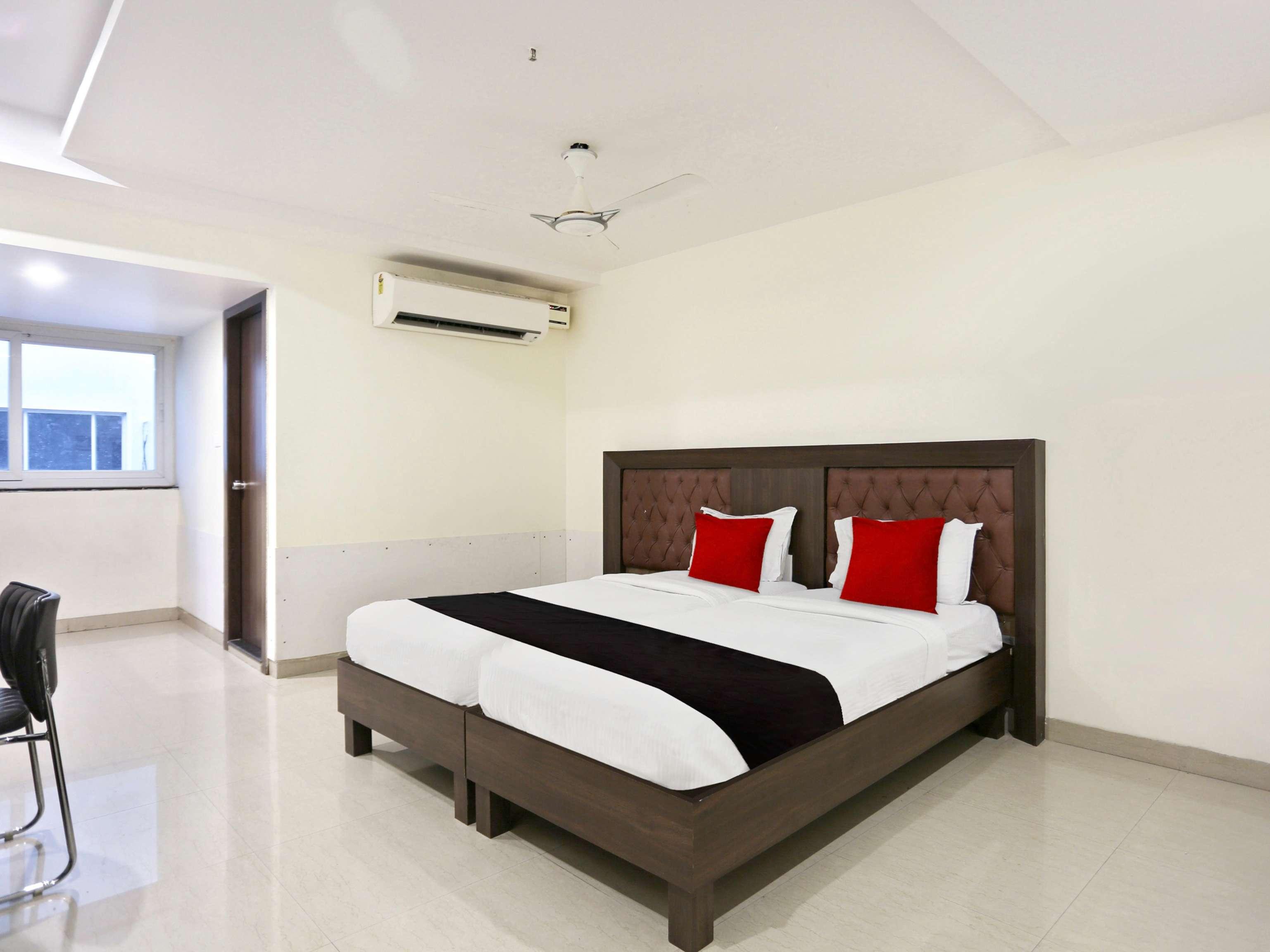 Townhouse Halcyon Deccan Inn Near Shilparamam Kondapur  Exterior photo