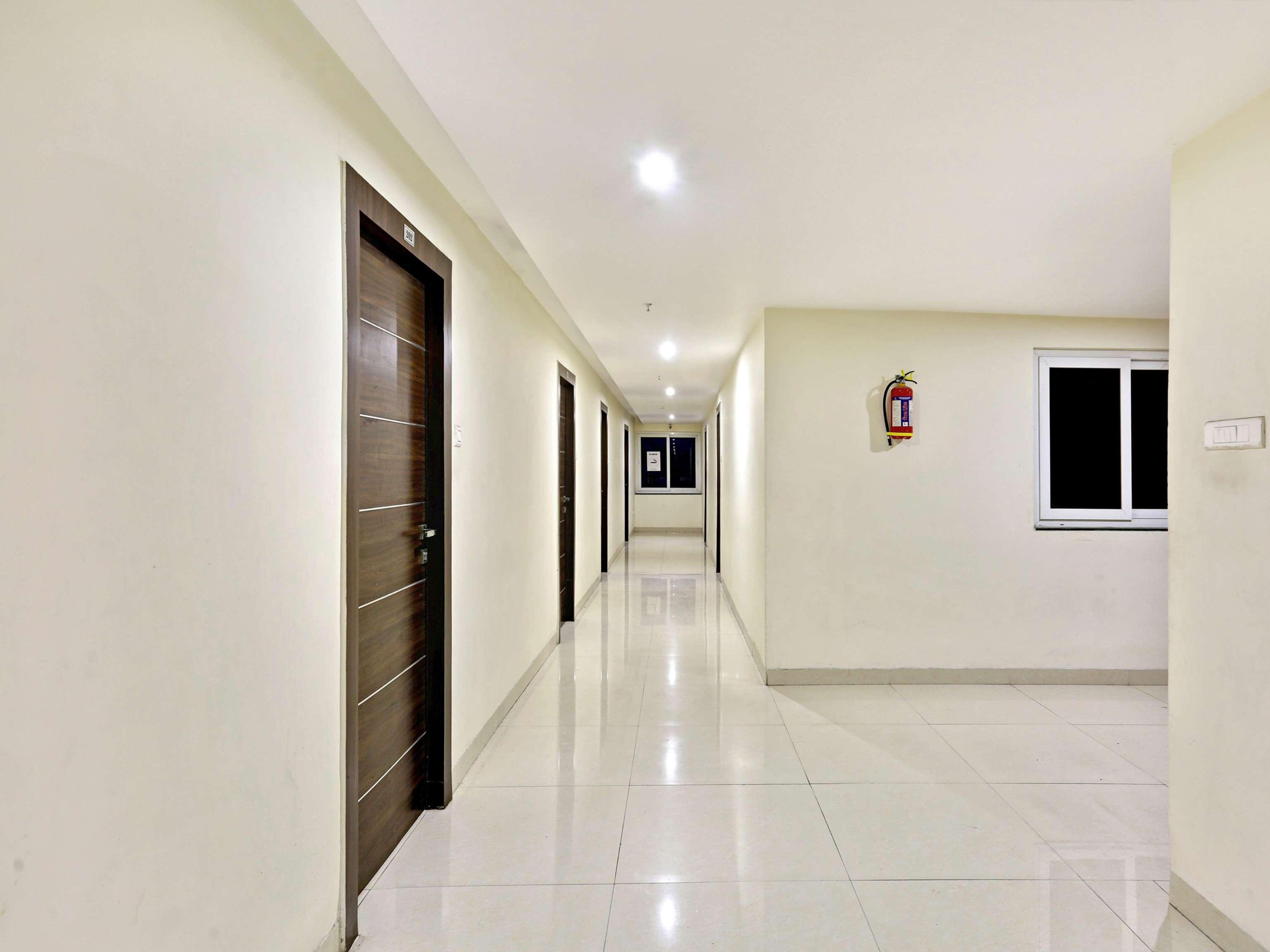 Townhouse Halcyon Deccan Inn Near Shilparamam Kondapur  Exterior photo