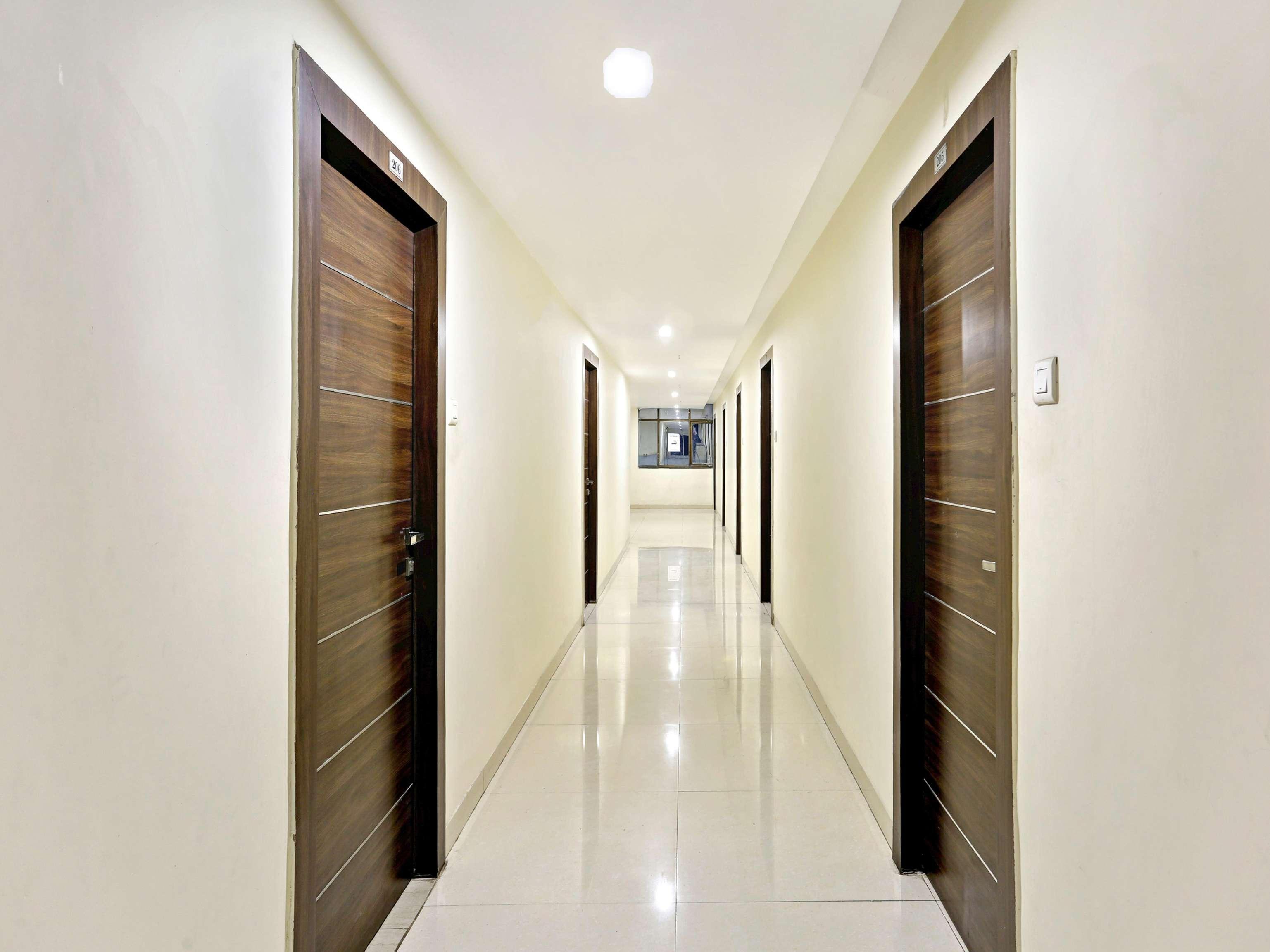 Townhouse Halcyon Deccan Inn Near Shilparamam Kondapur  Exterior photo