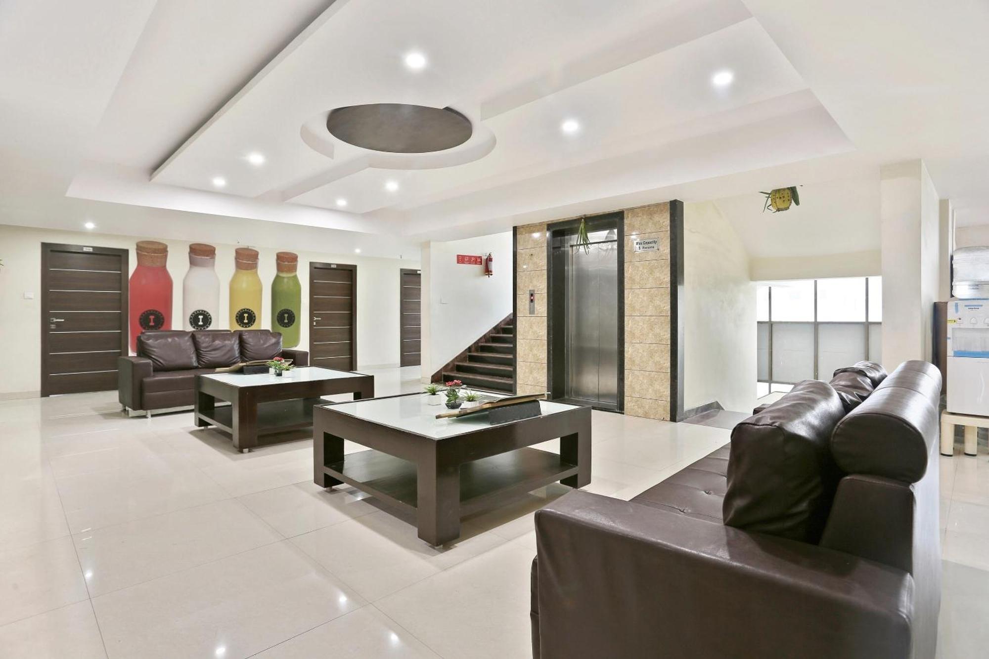 Townhouse Halcyon Deccan Inn Near Shilparamam Kondapur  Exterior photo