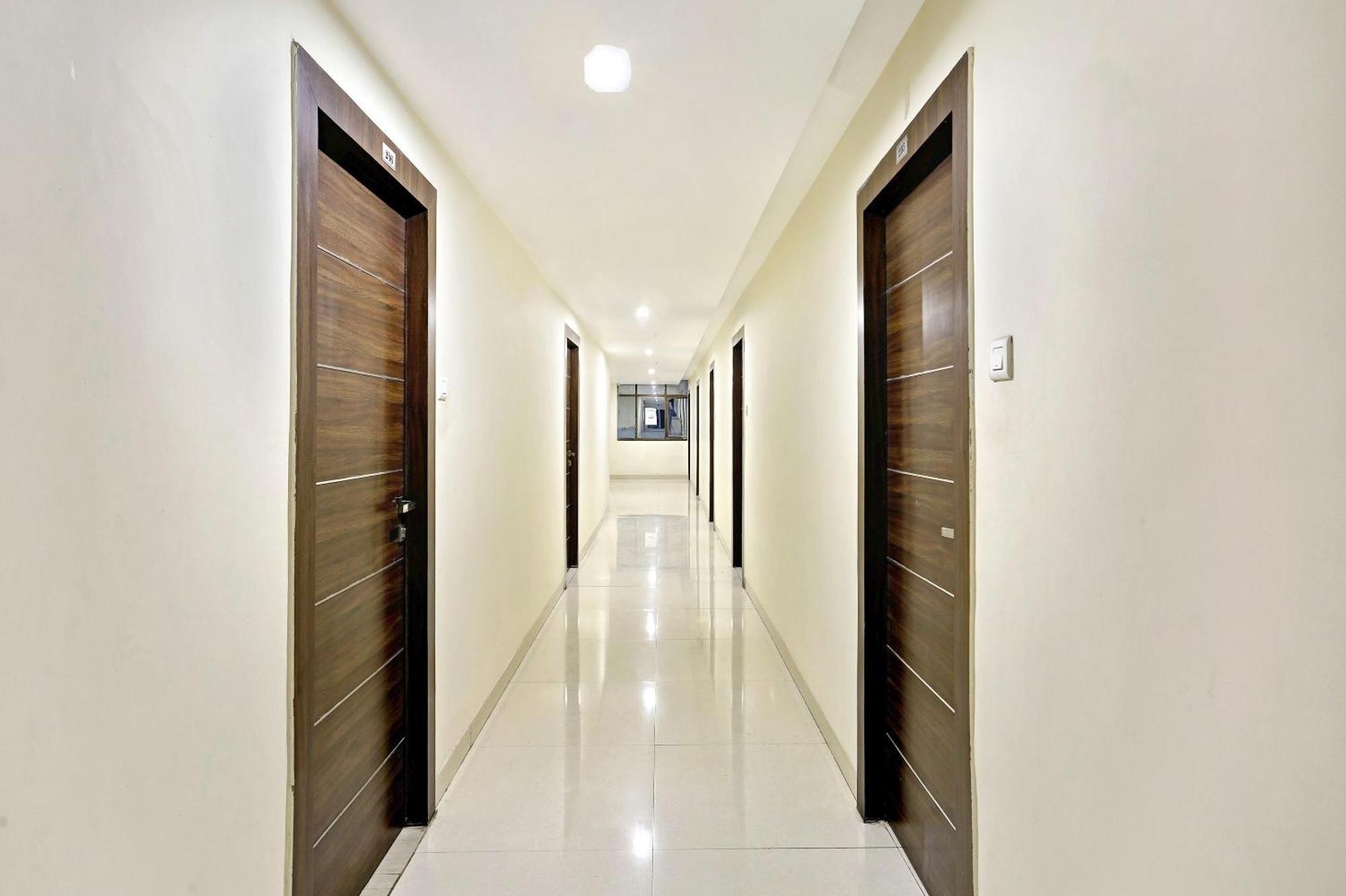 Townhouse Halcyon Deccan Inn Near Shilparamam Kondapur  Exterior photo