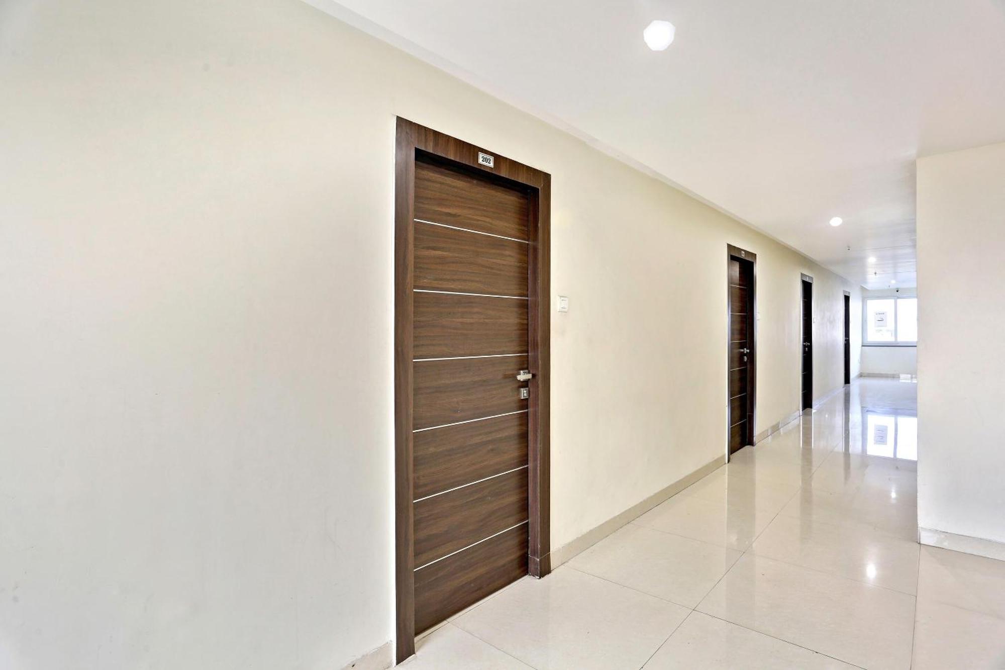 Townhouse Halcyon Deccan Inn Near Shilparamam Kondapur  Exterior photo