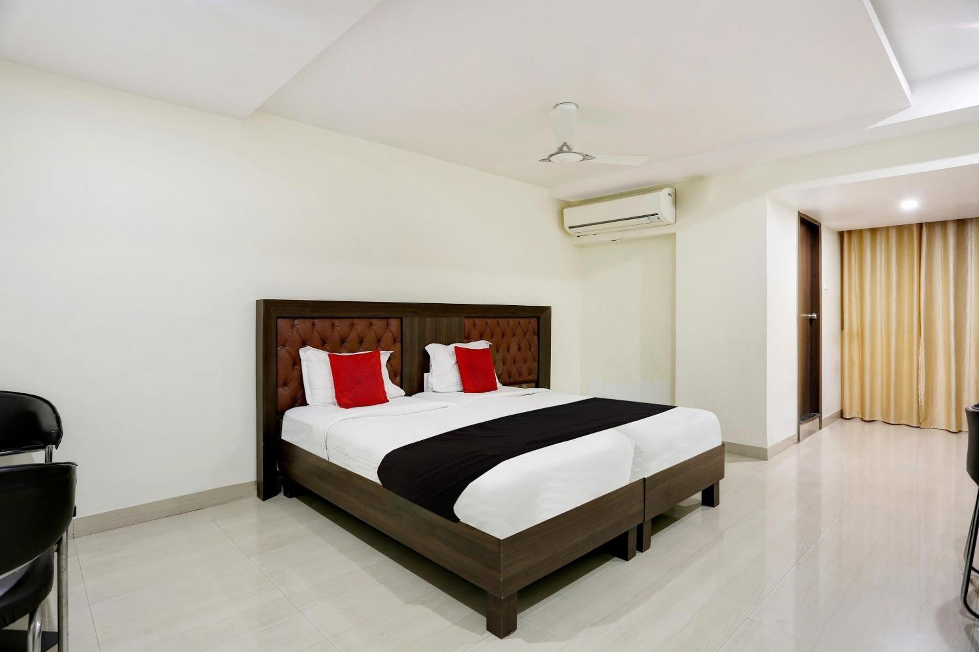Townhouse Halcyon Deccan Inn Near Shilparamam Kondapur  Exterior photo