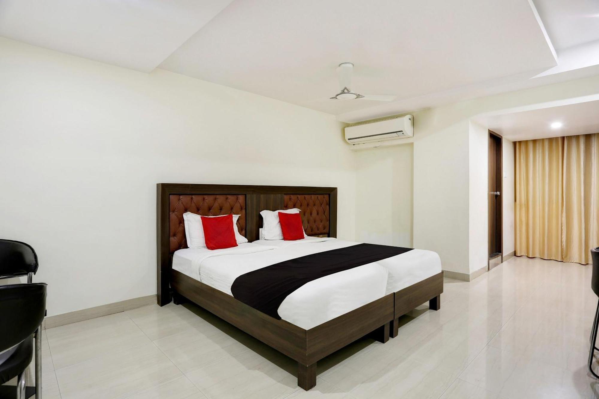 Townhouse Halcyon Deccan Inn Near Shilparamam Kondapur  Exterior photo