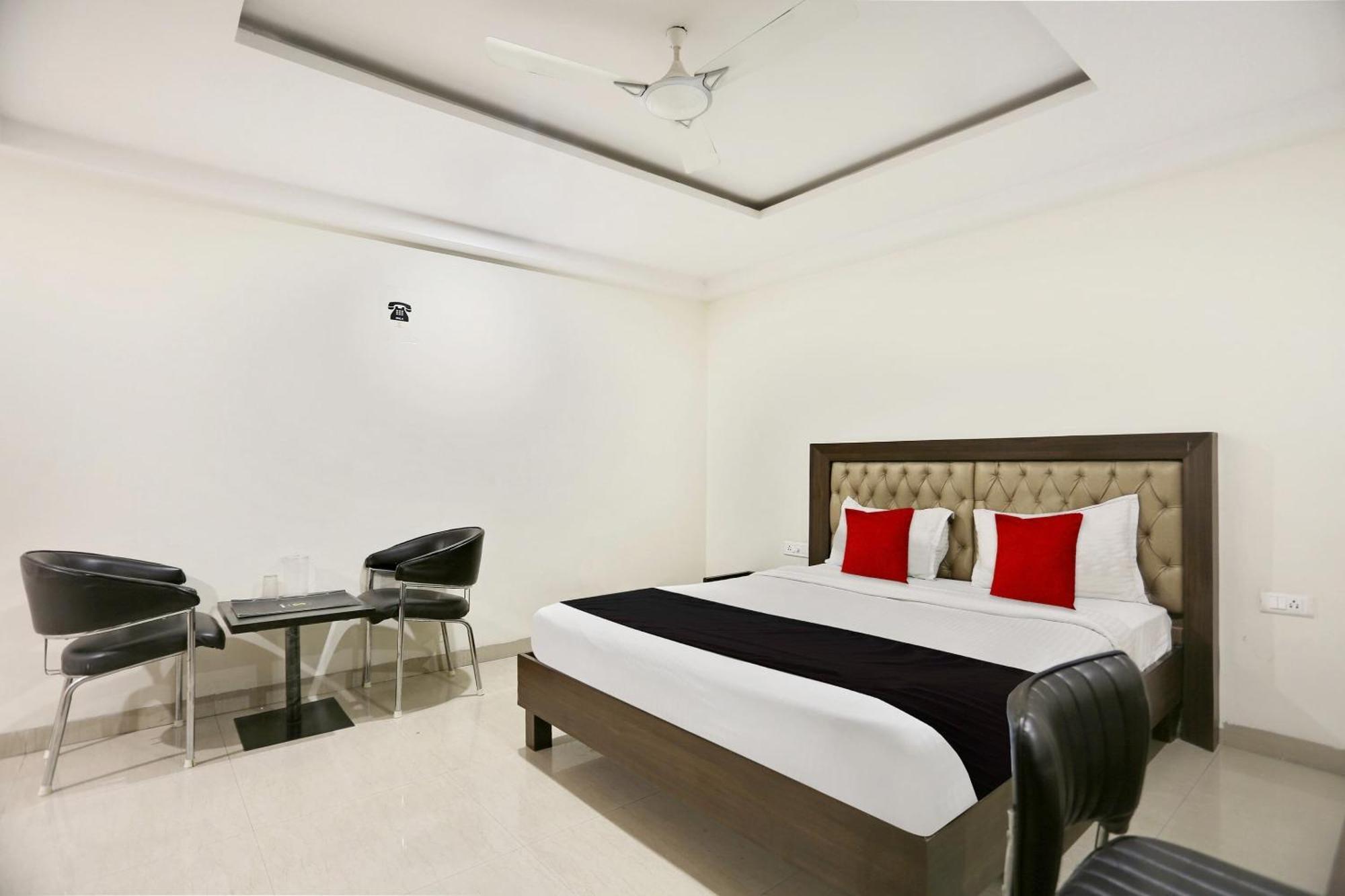 Townhouse Halcyon Deccan Inn Near Shilparamam Kondapur  Exterior photo